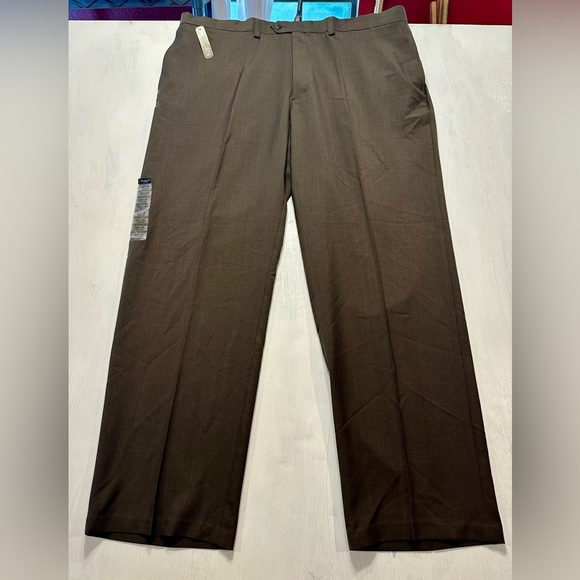 Haggar E-Clo Smart Fiber Dress Pants 42x32 Brown Classic Fit No Iron - Picture 1 of 9